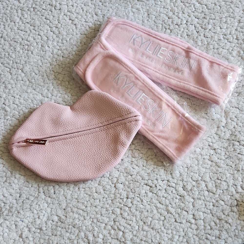 KYLIE SKIN Two Pink Headbands and BEAUTY BIO Lip-Shaped Pouch BUNDLE Set NWT - Picture 8 of 16